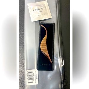 LASHIFY - THE BIRDIE WAND™ BRONZE - 3.7" L x 0.6" W
Japanese stainless steel